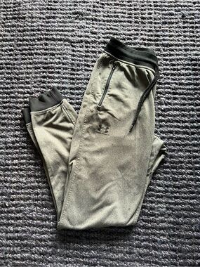 Under Armour Boy’s Grey Jogger Sweatpants with Black Trim - fits teenager size S
